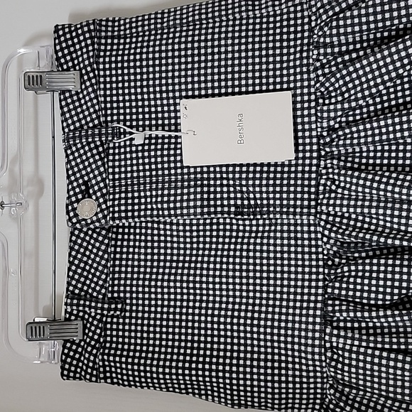 Bershka Size 4 Black and White Plaid Bubble / Balloon Mini Skirt NEW w/Tags! - Picture 2 of 11